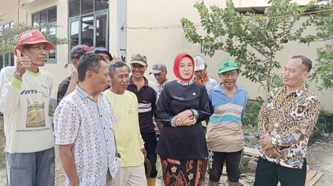 
					Usai Solat Dzuhur, Wakil Bupati Cirebon Diteriaki Para Kuli Bangunan