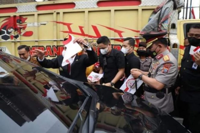 
					Semarak HUT RI ke 77, Polda Sumut Bagikan 30.000 Bendera Merah Putih kuatkan Nasionalisme
