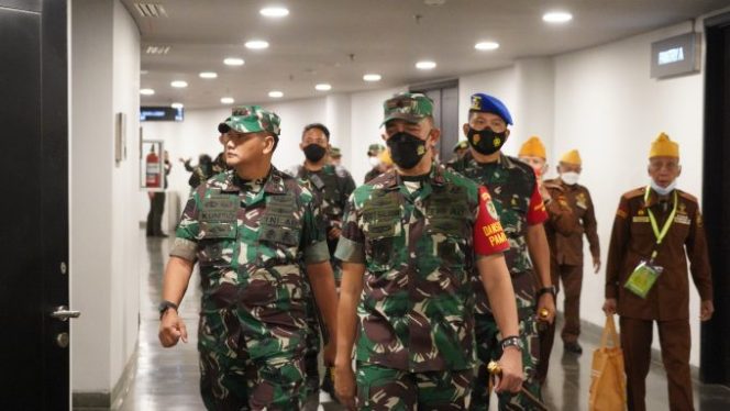
					Danrem 061/Suryakancana Tingkatkan Profesional Prajurit dalam Pengananan VVIP Pada acara Silaturahmi Nasional PPAD ke-19