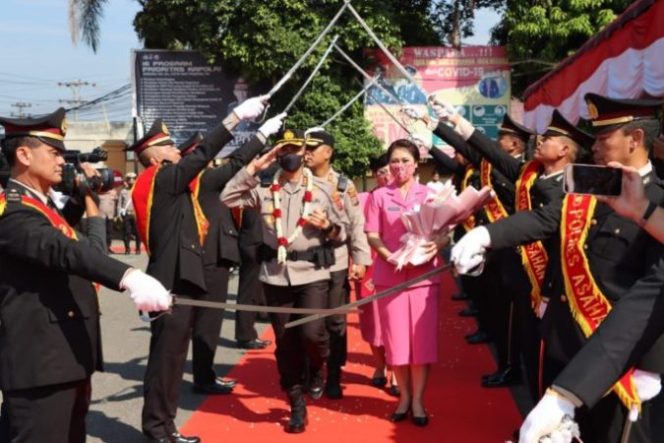 
					Polres Asahan Gelar Pisah Sambut Kapolres dari AKBP Putu Yudha Prawira ke AKBP Roman Smaradhana Elhaj