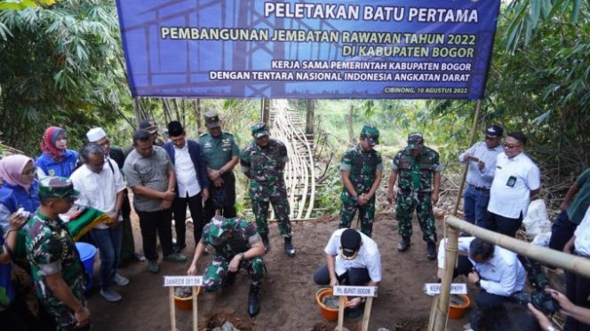 
					Danrem 061/Sk Brigjen TNI Rudy Saladin M.A Laksanakan Peletakan Batu Pertama Pembangunan Jembatan Rawayan TA 2022