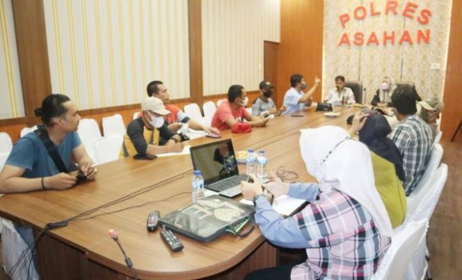 
					Humas Polres Asahan Gelar Silaturahmi dengan Wartawan Insan Pers