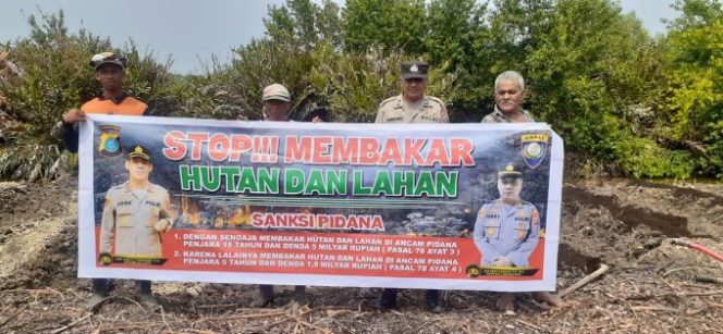 
					Kanit Binmas bersama Kanit Propam Polsek Labuhan Ruku Sosialisasi Tentang Karhutlah