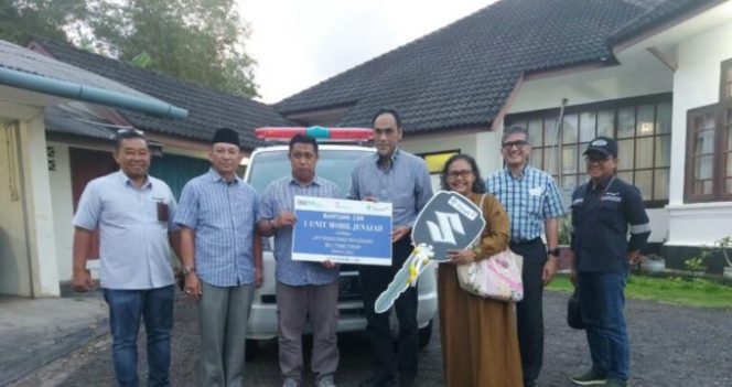 
					Mudahkan Pelayanan Pada Masyarakat, PT Timah Tbk Serahkan Mobil Ambulance ke UPT Puskesmas Renggiang