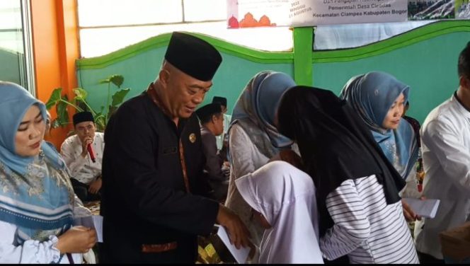 
					Kepala Desa Cicadas Kec. Ciampea Gelar Pengajian dan Santunan Anak Yatim