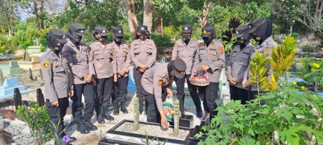 
					HUT Polwan Ke-74, Polwan Polres Beltim Laksanakan Ziarah
