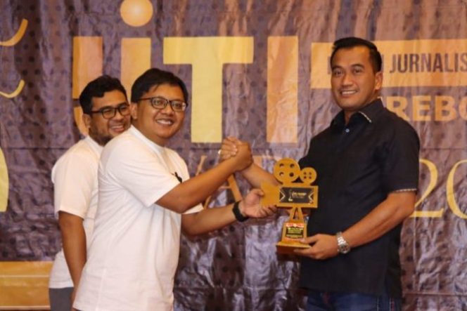 
					Kapolresta Cirebon Raih Penghargaan IJTI Cirebon Raya Award 2022