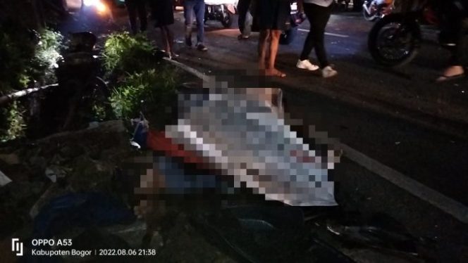 
					Diduga Oleng Sebuah Mobil Minibus Hantam 3 Sepeda Motor, 1 Orang Dikabarkan Tewas Ditempat