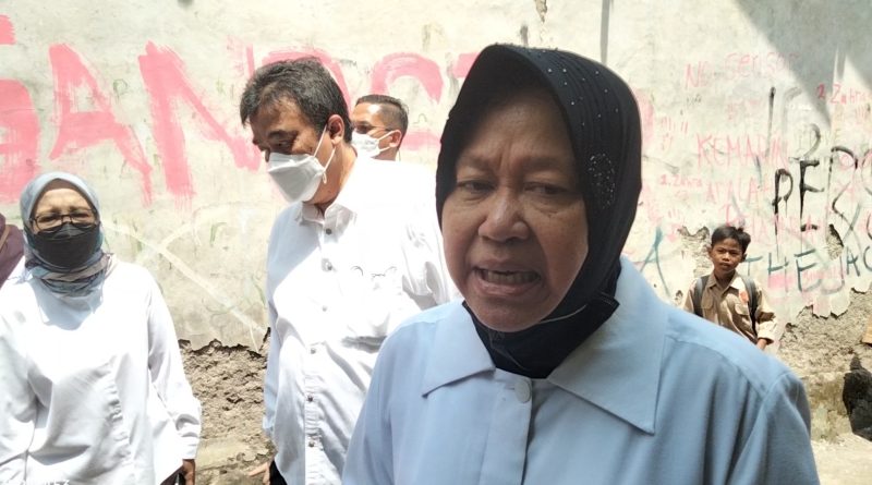 Berikan Bantuan, Mensos Tri Rismaharini Sambangi Rumah Balita Penderita Hidrosefalus di Bogor