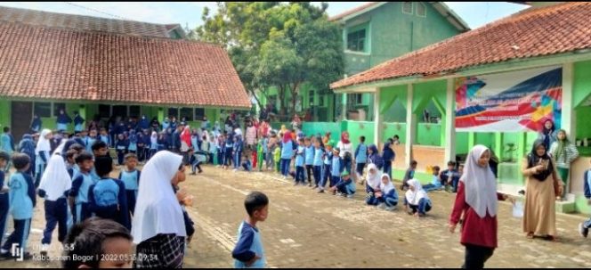 
					Ratusan Siswa MI AL-Badariyah Apresiasikan Kemeriahan HUT RI ke 77 Lewat Pentas Perlombaan
