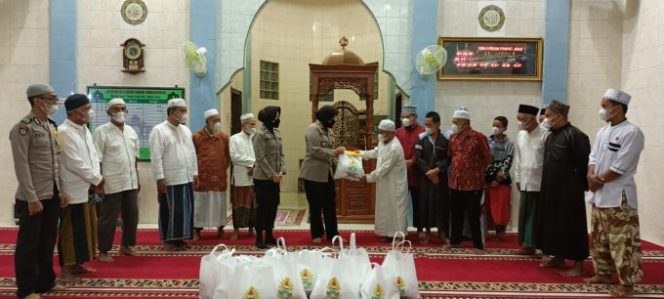 
					Waka Polres Asahan Gasuling Damas di Mesjid Jami Desa Prapat Janji