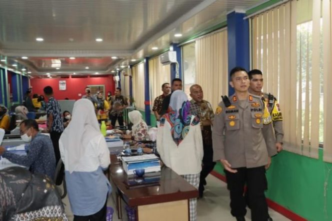 
					Kunjungan Kerja ke Kantor UPT. PDD Samsat, Kapolres Asahan Tinjau Ruang Pelayanan Publik