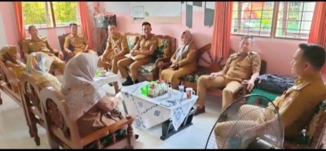 
					Adakan Rapat Terbatas, Camat Abung Tengah Minta Disiplin Waktu Dalam Bekerja