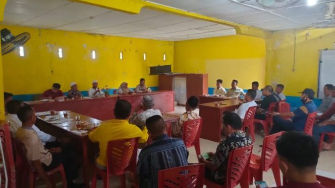 
					Hadiri Rapat Musyawarah Desa, Bhabinkamtibmas Polsek Medang Deras Sampaikan Himbauan