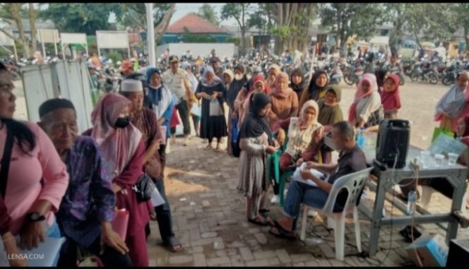 
					Ribuan Warga Kecamatan Ciseeng Terima Bansos Subsidi BBM