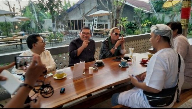 
					Bertemu Habib Bahar bin Smith di Salah Satu Cafe di Tajurhalang Bogor, Fadlizon: Ini Hanya Silaturahim