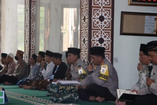 
					Ratusan Personel Polresta Cirebon Ikuti Kegiatan Binrohtal