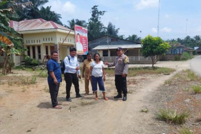 
					Sampaikan Edukasi dan Himbauan Bhabinkamtibmas Polsek Lima Puluh Sambangi Warga