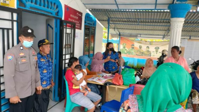 
					Kanit Binmas Polsek Medang Deras Sambang di Posyandu Desa Sei Rakyat