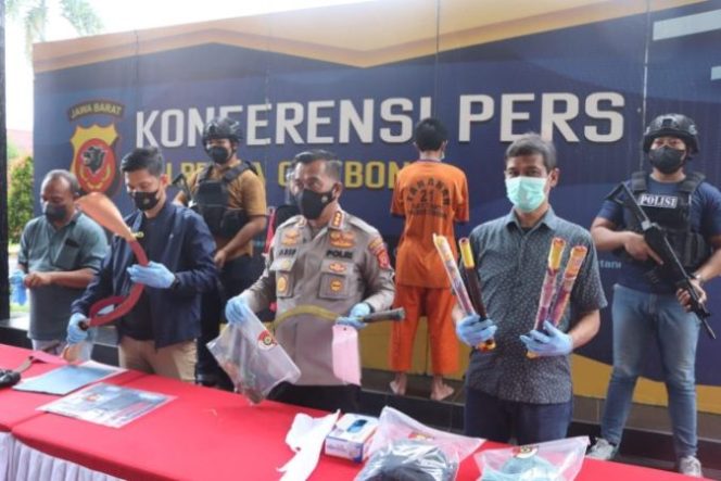 
					Polresta Cirebon Amankan Dua Pelaku Tawuran Antar Pemuda di Kecamatan Lemahabang