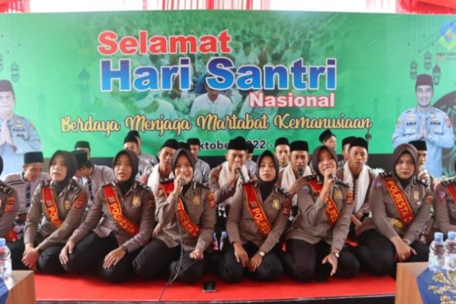 
					Polresta Cirebon Gelar Peringatan Hari Santri Nasional 2022, Personel Harus Meneladani Sahabat Nabi Muhammad SAW