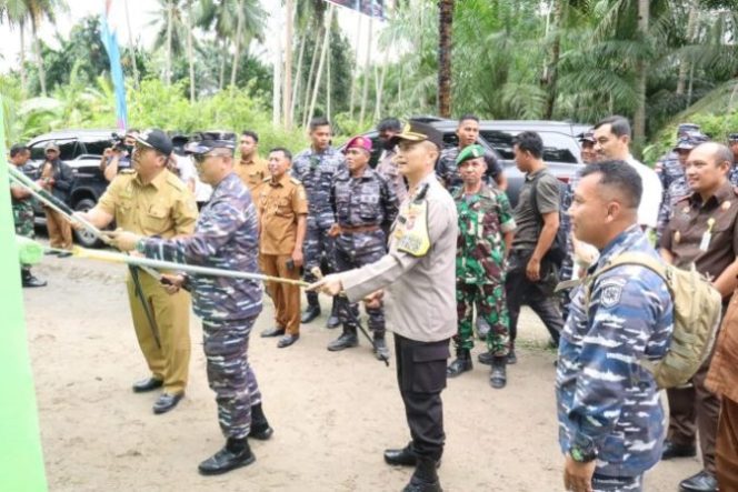 
					Kapolres Asahan Hadiri Karya Bakti dan Bansos Lanal TBA di Kecamatan Silau Laut