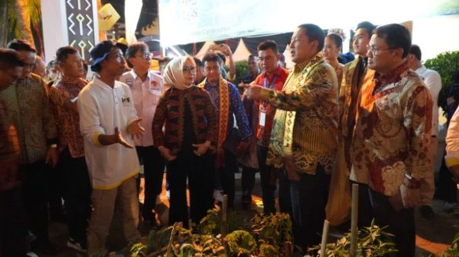 
					Acara Lampung Fair, Gubernur Lampung Kunjungi Anjungan Tubaba