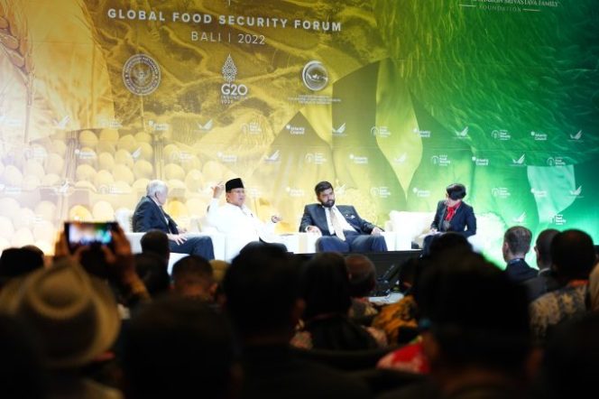 
					Suasana bincang-bincang yang diselenggarakan pada acara Seminar Ketahanan Pangan yang diselenggarakan oleh Atlantic Council sebagai bagian dari Konferensi Tingkat Tinggi (KTT) G20 di Sofitel, Nusa Dua, Bali