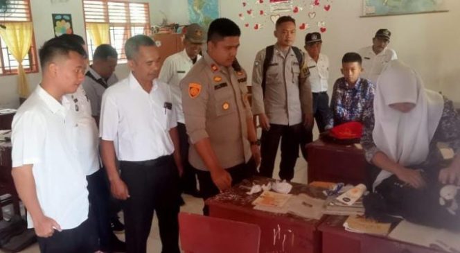 
					Bahaya Narkoba dan Tawuran, Kapolsek Kota Kisaran Kunjungi Sekolah SMP Negeri 2 Suka Damai
