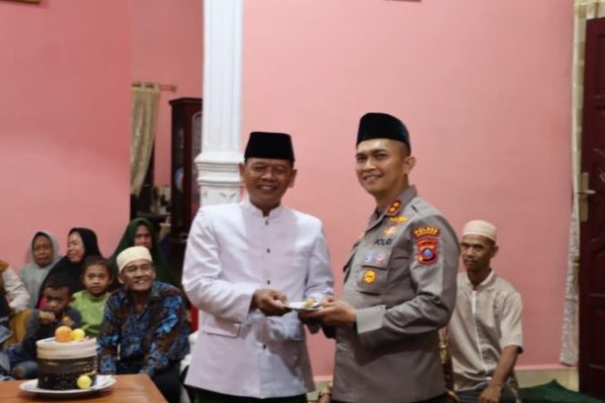 
					Kapolres Dapat Kejutan Dari Ketua NU Kabupaten Asahan