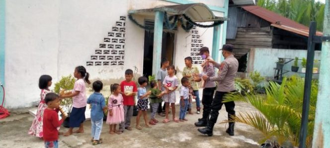 
					Personil Polsek Medang Deras Lakukan Hal Berbeda Saat Pengamanan di Gereja GPDI