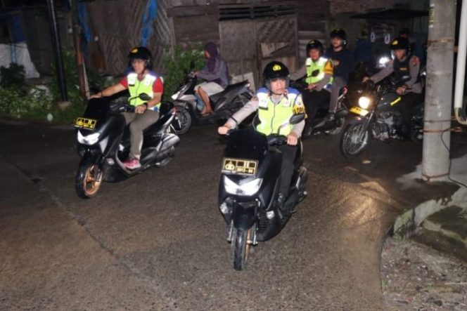 
					Kapolres Batu Bara Turun Langsung Bersama Tim Patroli dan Pengecekan Surat Suara Pilkades