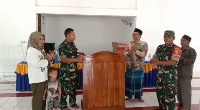 
					Danramil 412-03/BKK Berikan Bantuan Mimbar Podium Terhadap Ponpes Putuhiyah Bukit Kemuning