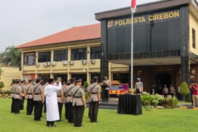 
					Kapolresta Cirebon Pimpin Sertijab Para Kasat dan Kapolsek Jajaran