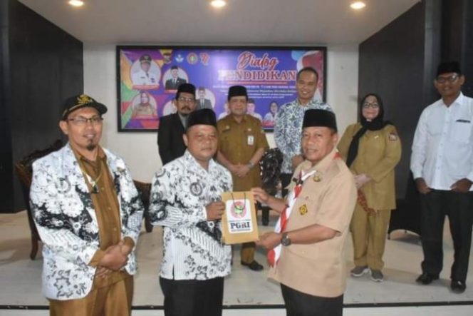 
					Wali Kota Waris Buka Dialog Pendidikan Bertema “Serentak Berinovasi Wujudkan Merdeka Belajar”