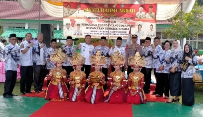 
					Peringati HGN dan HUT PGRI ke-77, Pengurus PGRI Kecamatan Sungkai Utara Gelar Silaturahmi Akbar dan Donor Darah
