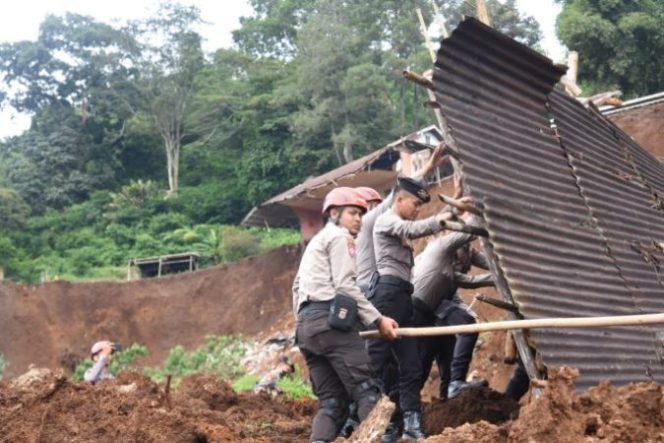 
					Gabungan Polres Bogor Bersama Instansi Terkait Terus Lakukan Pencairan Korban Gempa di Cianjur, 12 Orang Berhasil Ditemukan