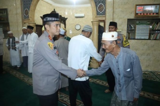 
					Kapolres Asahan Sampaikan Pesan Kamtibmas di Masjid AL- HUSNA
