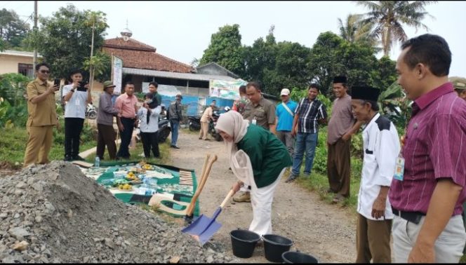 
					Launching Samisade, Desa Karihkil Bangun Jalan Desa di Dua Lokasi
