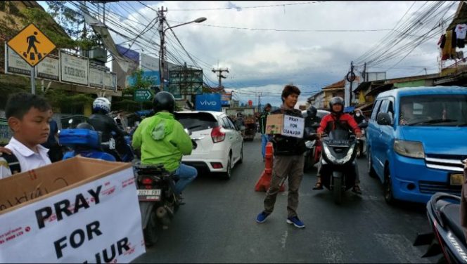 
					Peduli Korban Gempa Di Cianjur, Driver Ojol Cibungbulang Bogor Gelar Aksi Galang Dana