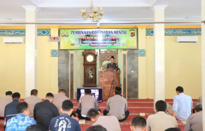 
					Tingkatkan Keimanan dan Ketaqwaan, Polres Majalengka Gelar Binrohtal Rutin Setiap Minggunya