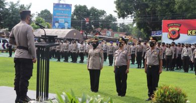 Empat Personel Polresta Cirebon Mendapat Kenaikan Pangkat Pengabdian