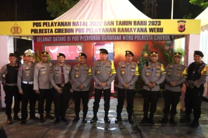 
					Kapolresta Cirebon Dampingi Kakorsabhara Baharkam Polri Pantau Posyan Weru Operasi Lilin Lodaya 2022