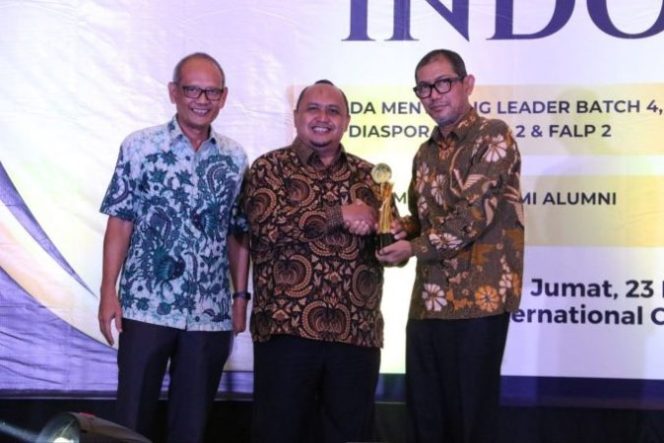 
					Ketua DPRD Kota Bogor Raih HA IPB Award 2022, Kategori Politisi Terbaik
