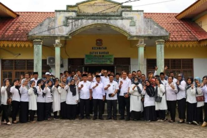 
					Silaturahmi Bersama Jajaran Kecamatan Datuk Bandar, Wali Kota Tanjungbalai Tekankan Aparatur Peka Tupoksi.