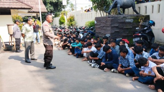 
					Deteksi Dini Tawuran Pelajar, Polsek Ciwaringin Polresta Cirebon Amankan 49 Pelajar SMP