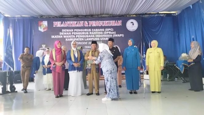 Hj Sandi Juwita, Spd. MM, Resmi Dilantik Menjadi Ketua DPC IWAPI Lampung Utara