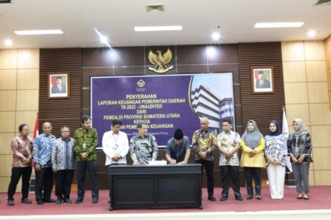 
					Wali Kota Tanjungbalai Serahkan LKPD kepada BPK RI Perwakilan Sumut.