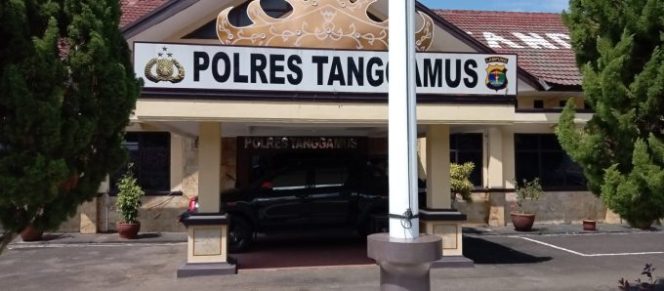
					Warga Pekon Sukamernah Kecamatan Gunung Alip Mendatangi Polres Tanggamus