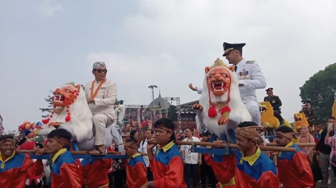 
					Semarak HUT KBB ke-16, Ridwan Kamil Hadir dan Ikuti Berbagai Kemeriahan Pesta Rakyat